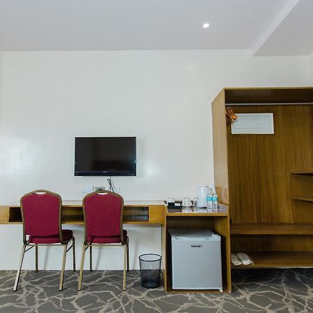 Maxi Hotel And Event Center Tagbilaran-stad Buitenkant foto