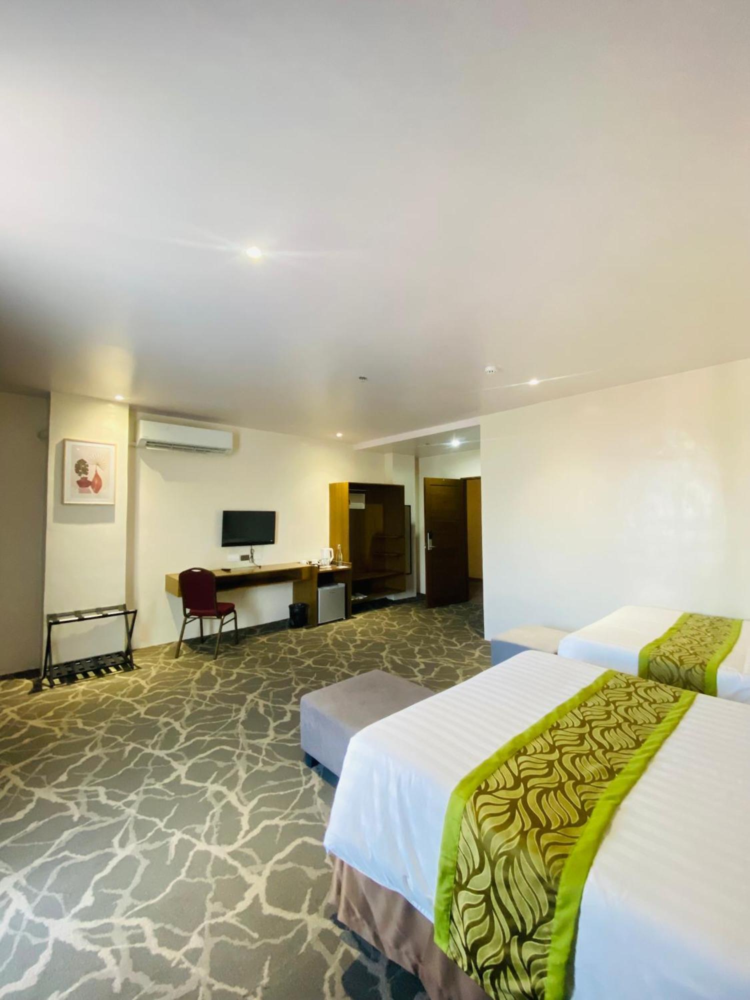 Maxi Hotel And Event Center Tagbilaran-stad Buitenkant foto