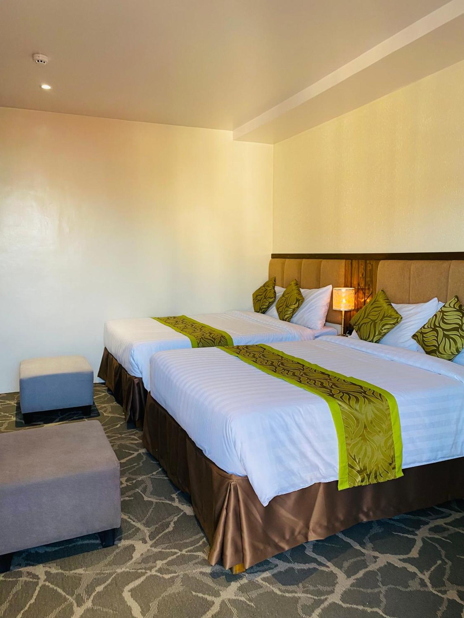 Maxi Hotel And Event Center Tagbilaran-stad Buitenkant foto