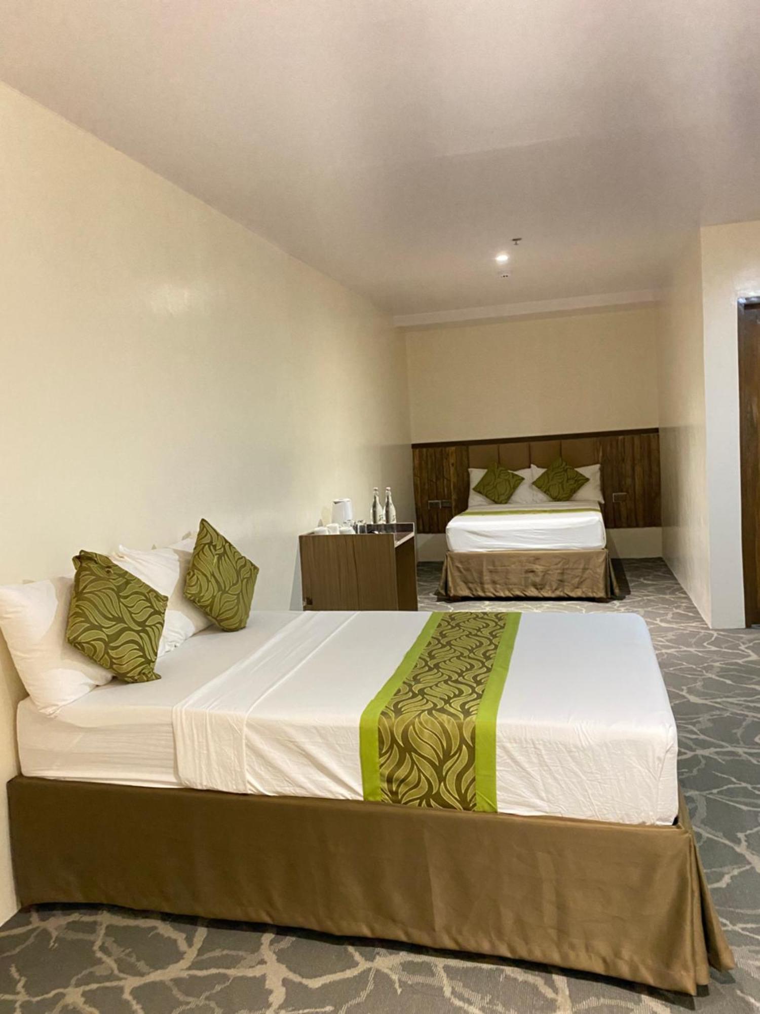Maxi Hotel And Event Center Tagbilaran-stad Buitenkant foto