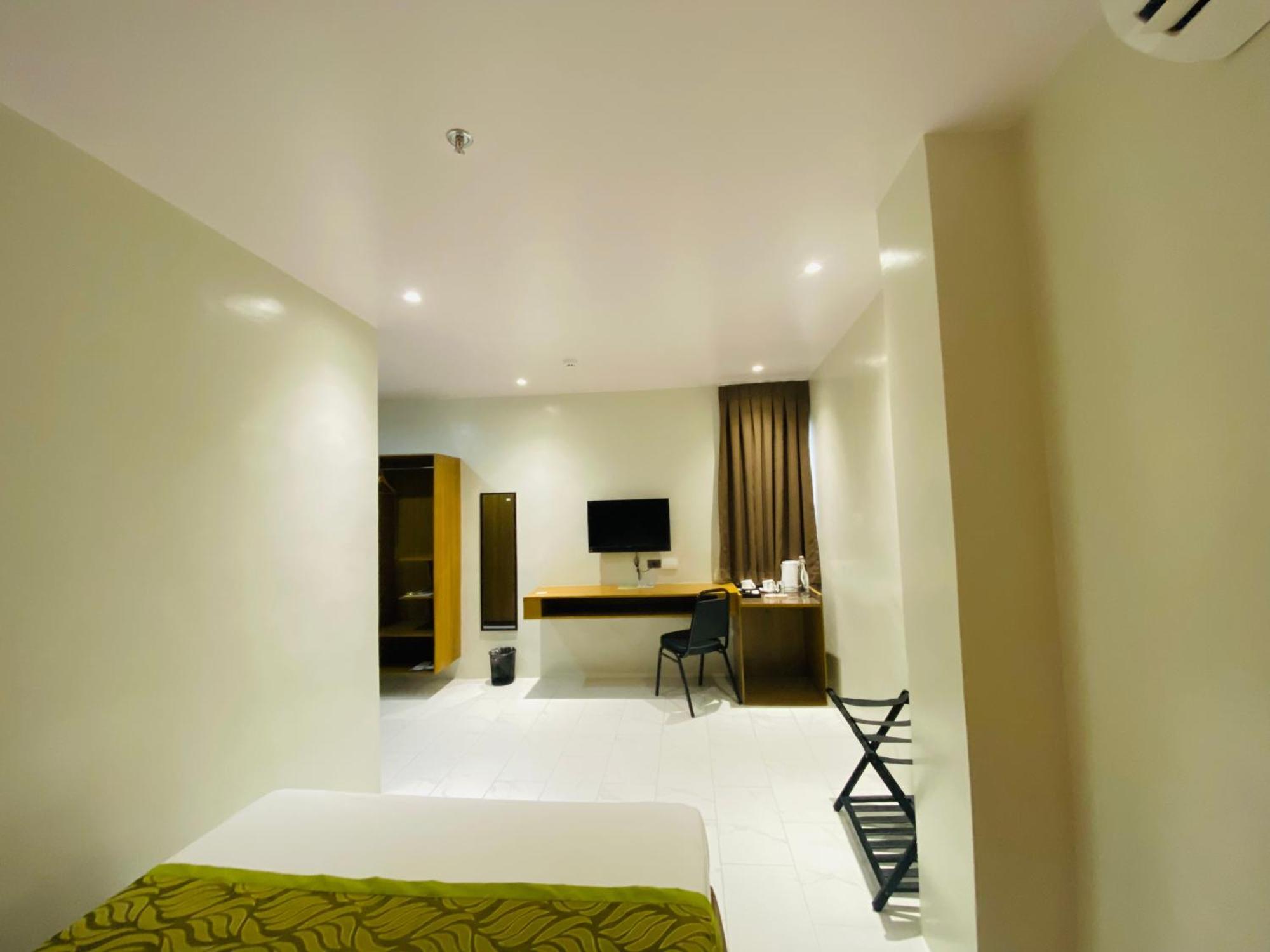 Maxi Hotel And Event Center Tagbilaran-stad Buitenkant foto