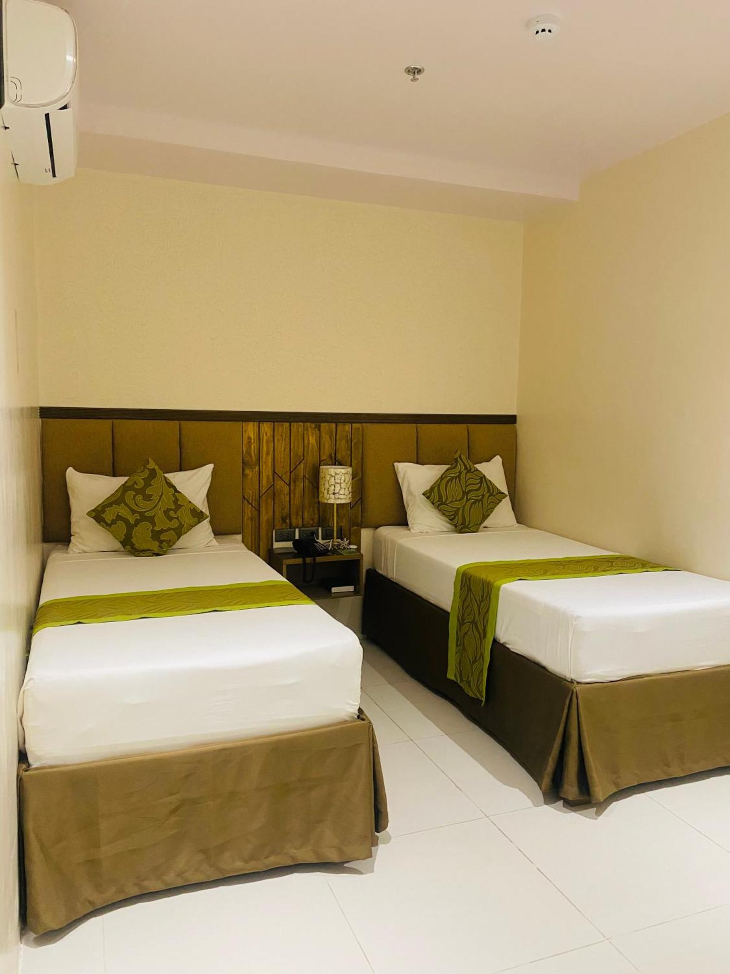 Maxi Hotel And Event Center Tagbilaran-stad Buitenkant foto