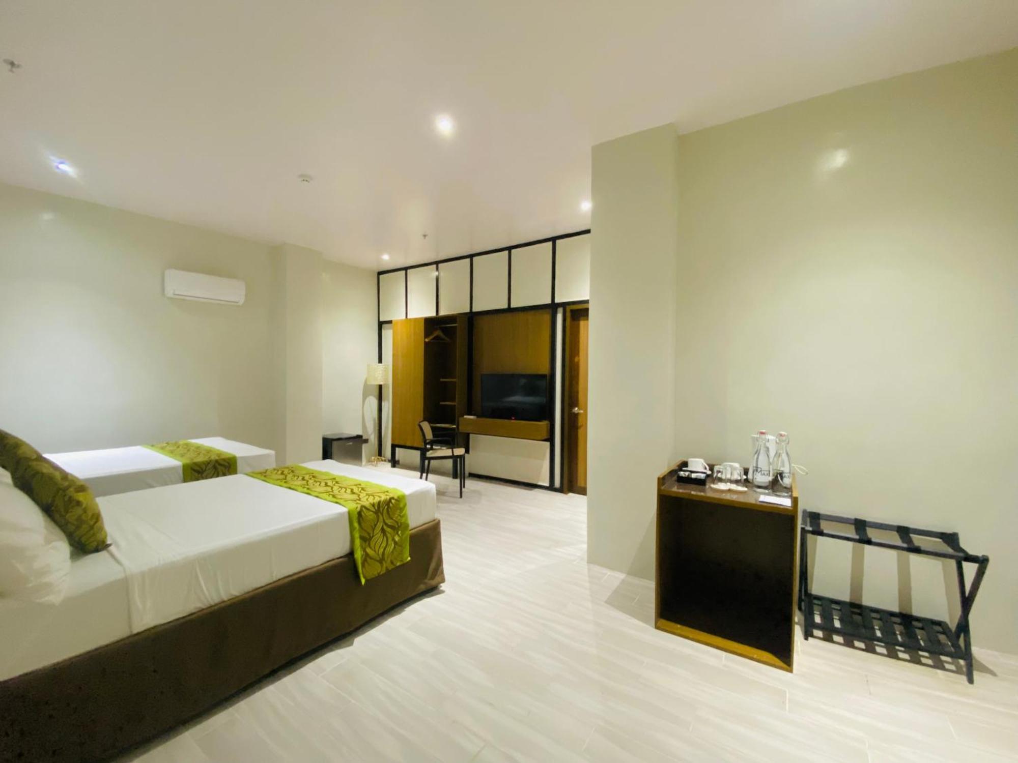 Maxi Hotel And Event Center Tagbilaran-stad Buitenkant foto