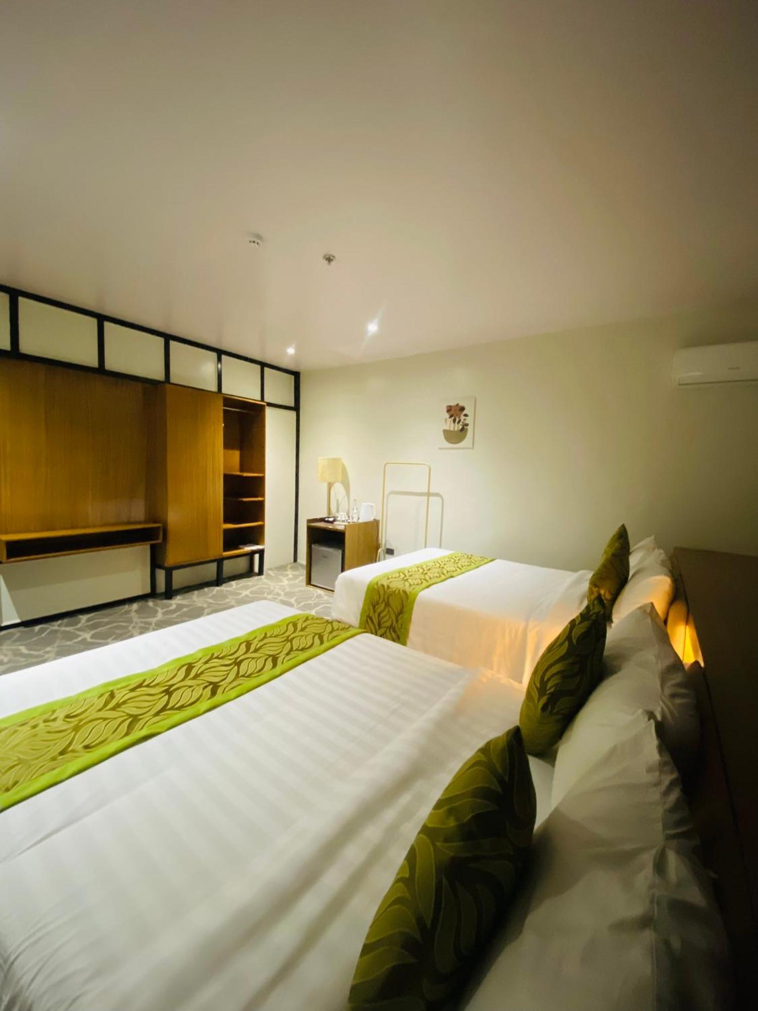 Maxi Hotel And Event Center Tagbilaran-stad Buitenkant foto