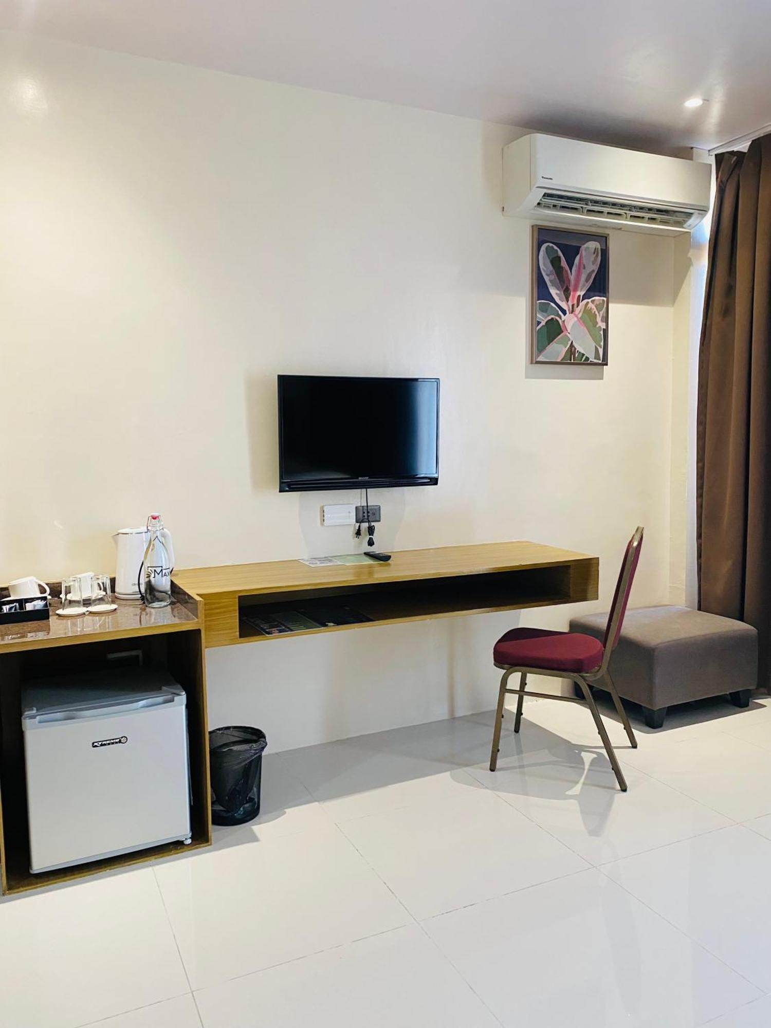 Maxi Hotel And Event Center Tagbilaran-stad Buitenkant foto
