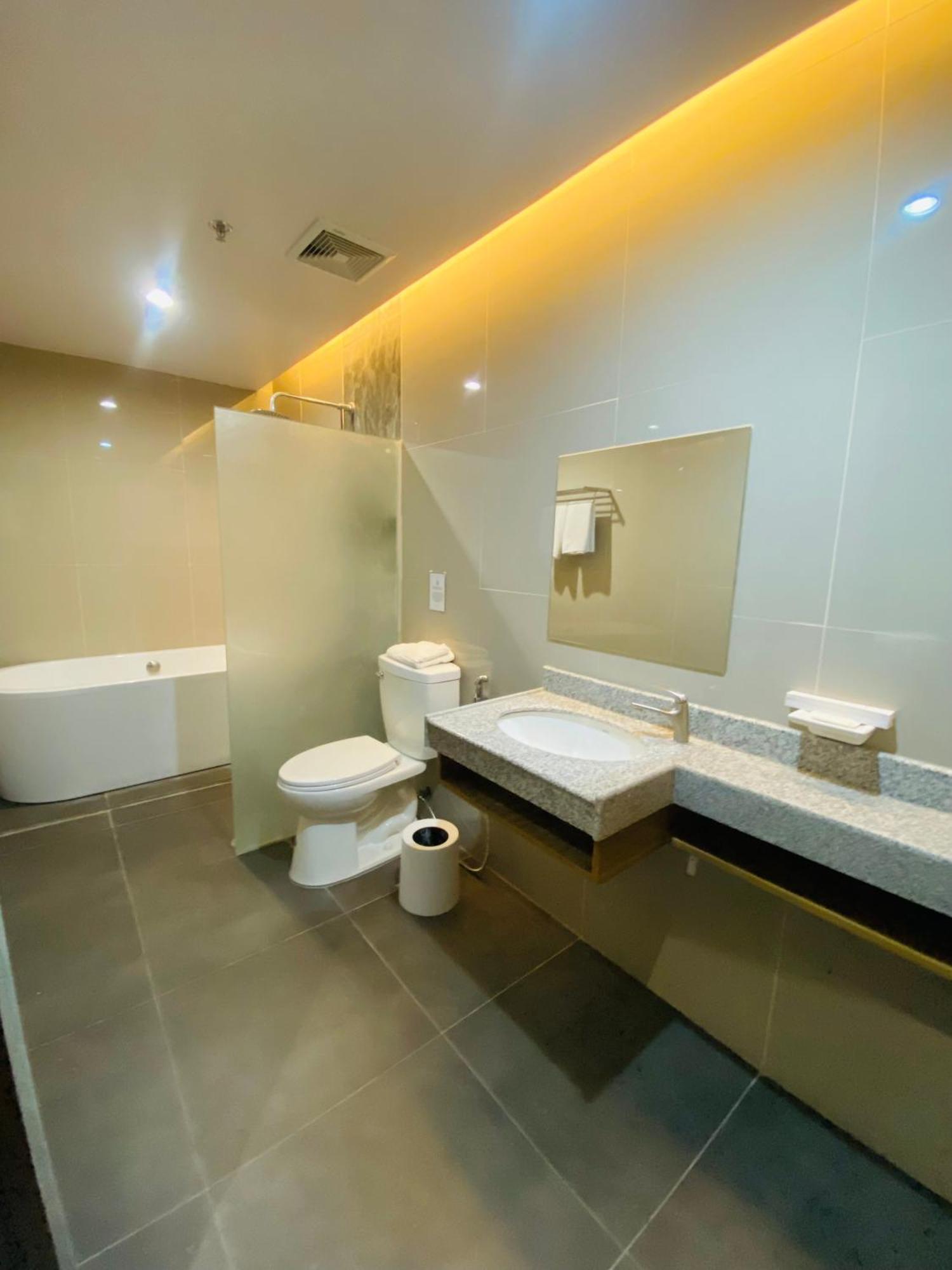 Maxi Hotel And Event Center Tagbilaran-stad Buitenkant foto