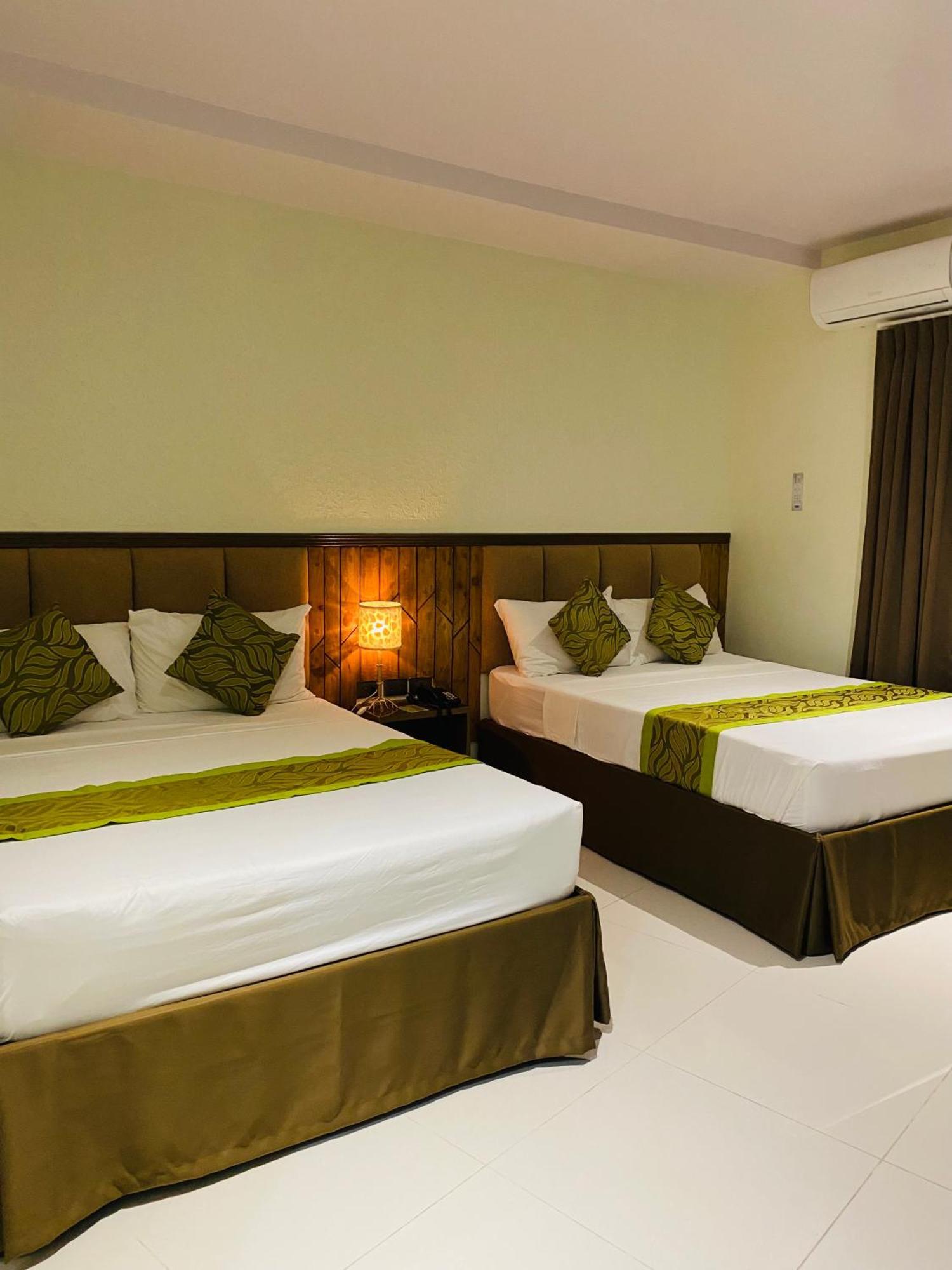 Maxi Hotel And Event Center Tagbilaran-stad Buitenkant foto