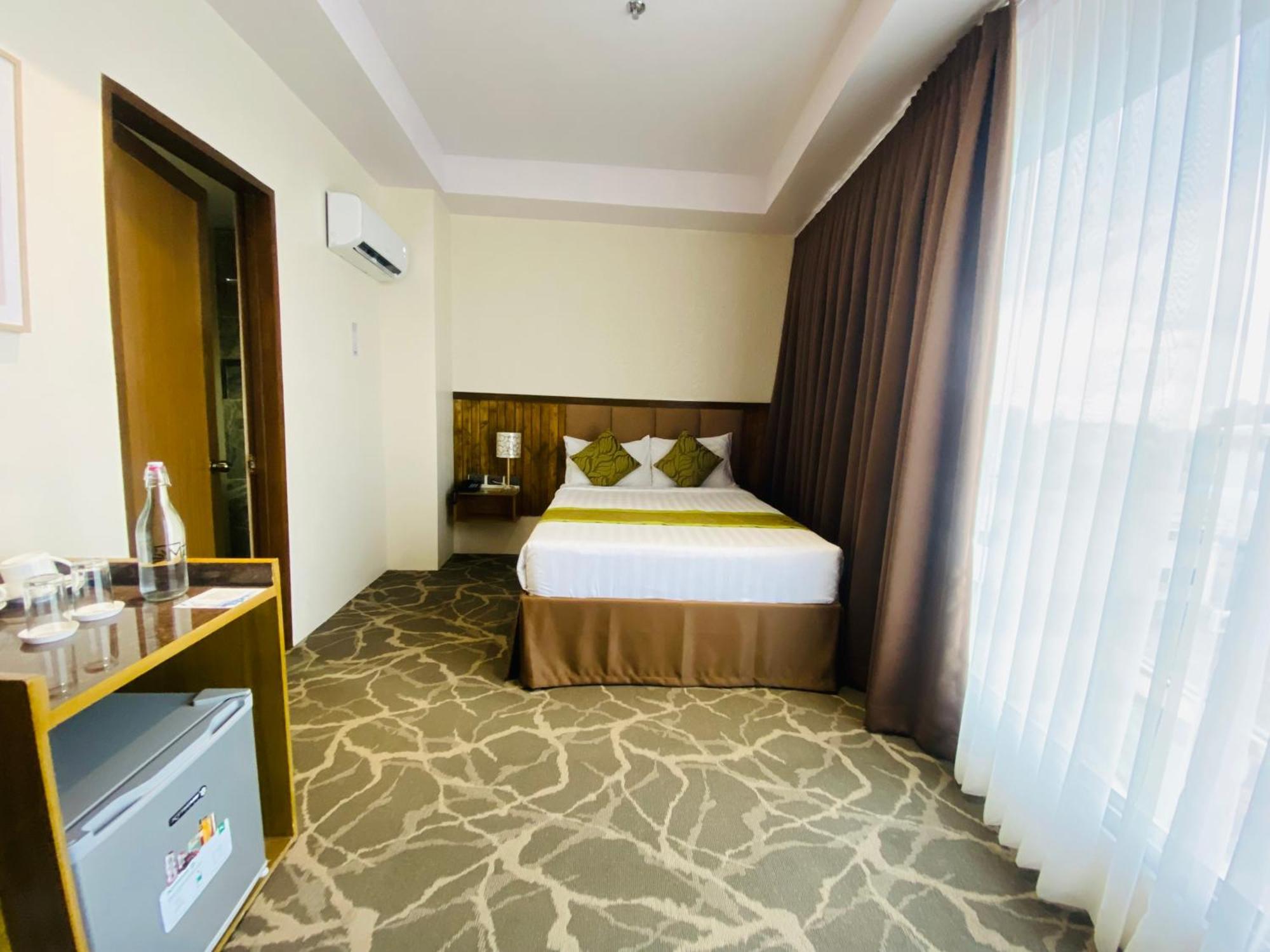 Maxi Hotel And Event Center Tagbilaran-stad Buitenkant foto