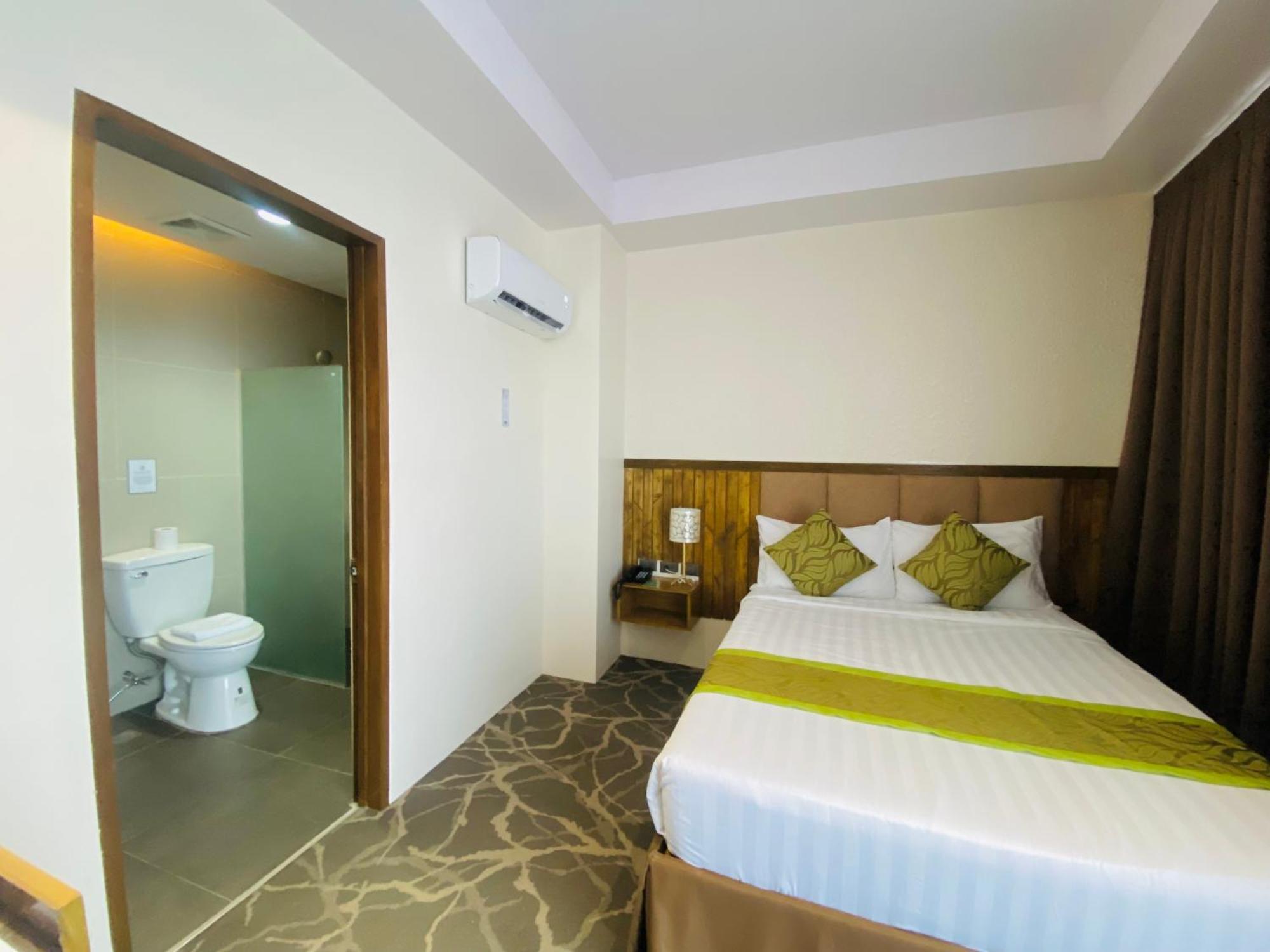 Maxi Hotel And Event Center Tagbilaran-stad Buitenkant foto